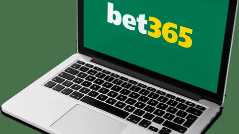 秘鲁首都南郊居民区发生小型飞机坠机事件